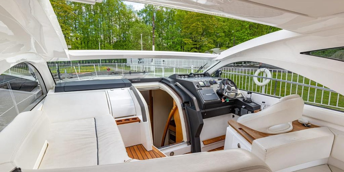 Аренда моторной яхты Fairline Targa 44 в Москве